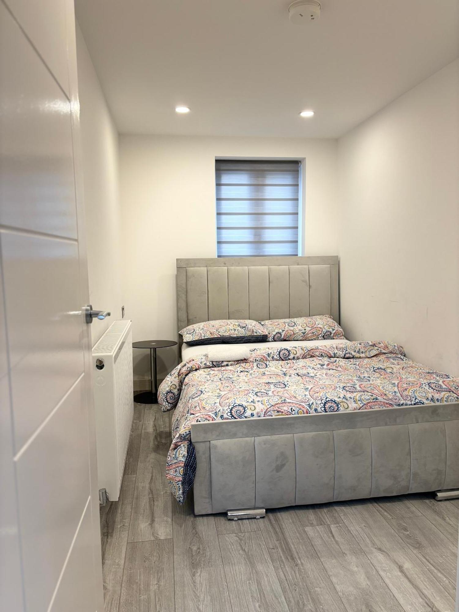Newly Build 2Br Property With Free Parking ไฮวิคัมบ์ ภายนอก รูปภาพ