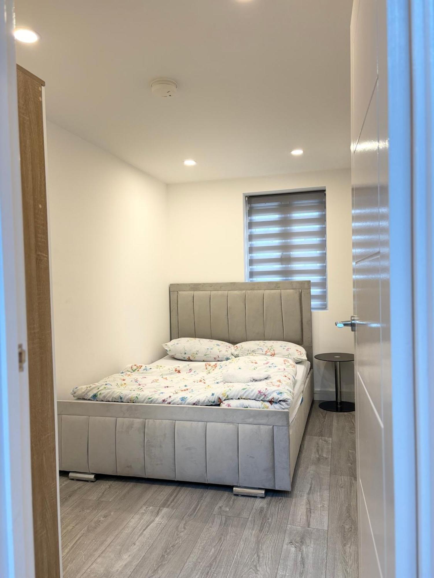 Newly Build 2Br Property With Free Parking ไฮวิคัมบ์ ภายนอก รูปภาพ