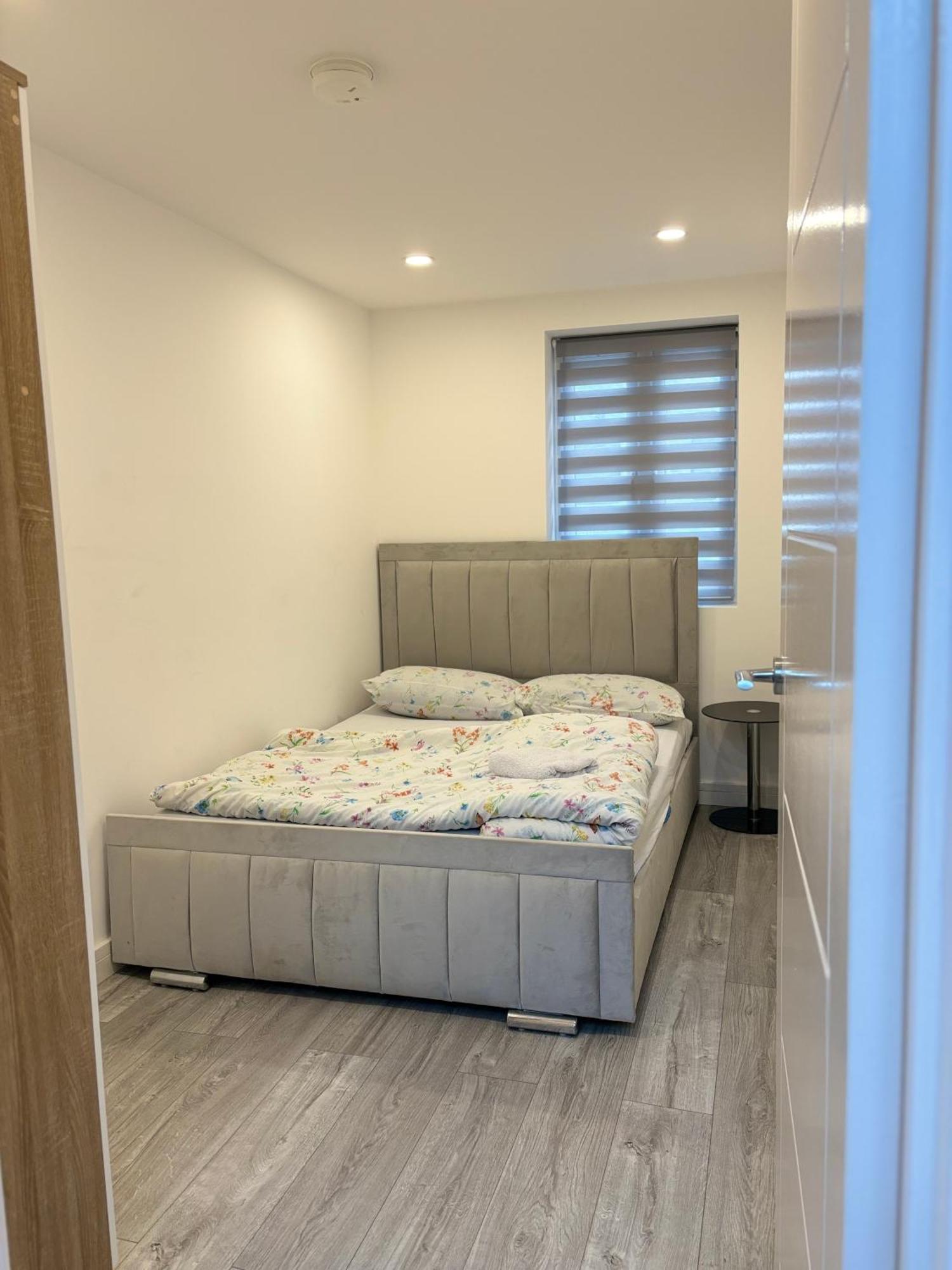Newly Build 2Br Property With Free Parking ไฮวิคัมบ์ ภายนอก รูปภาพ