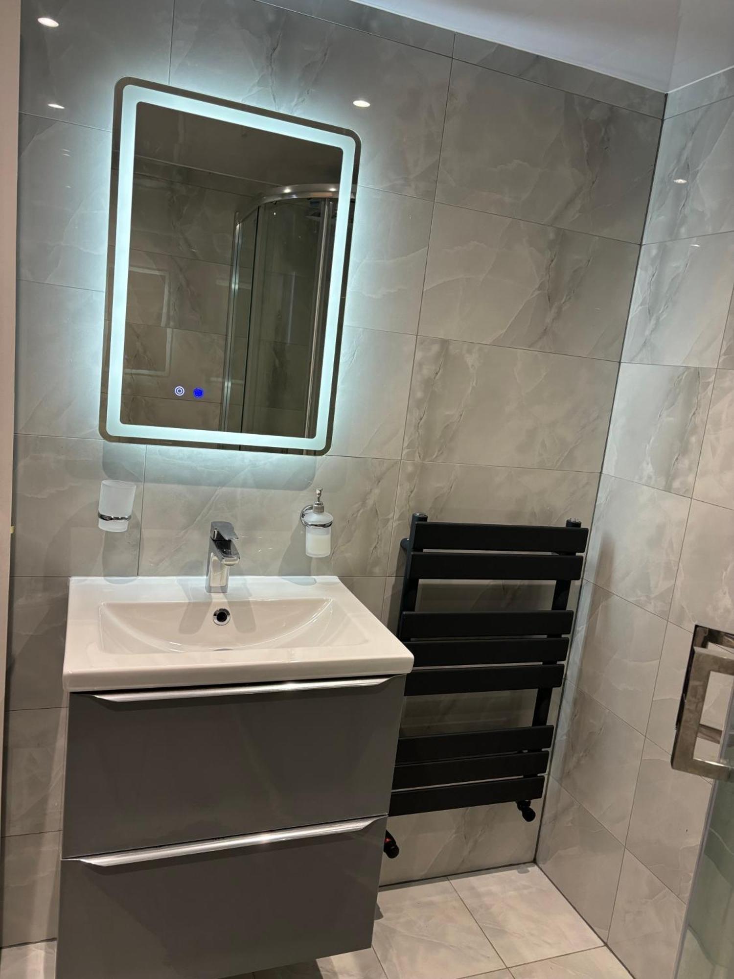 Newly Build 2Br Property With Free Parking ไฮวิคัมบ์ ภายนอก รูปภาพ